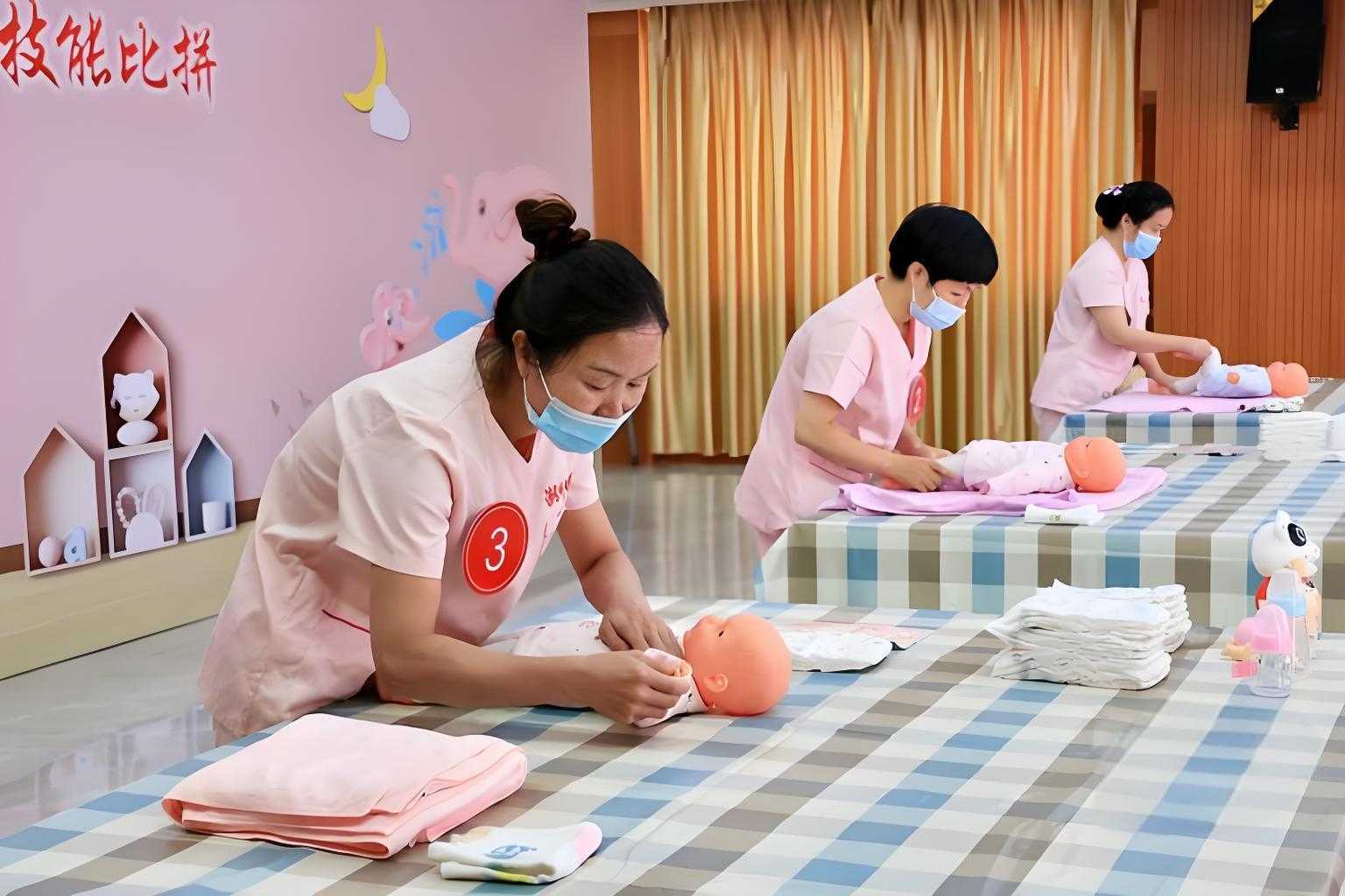 威廉希尔平台月嫂猛摇婴儿头部引争议母婴护理培训成行业破局关键(图5)